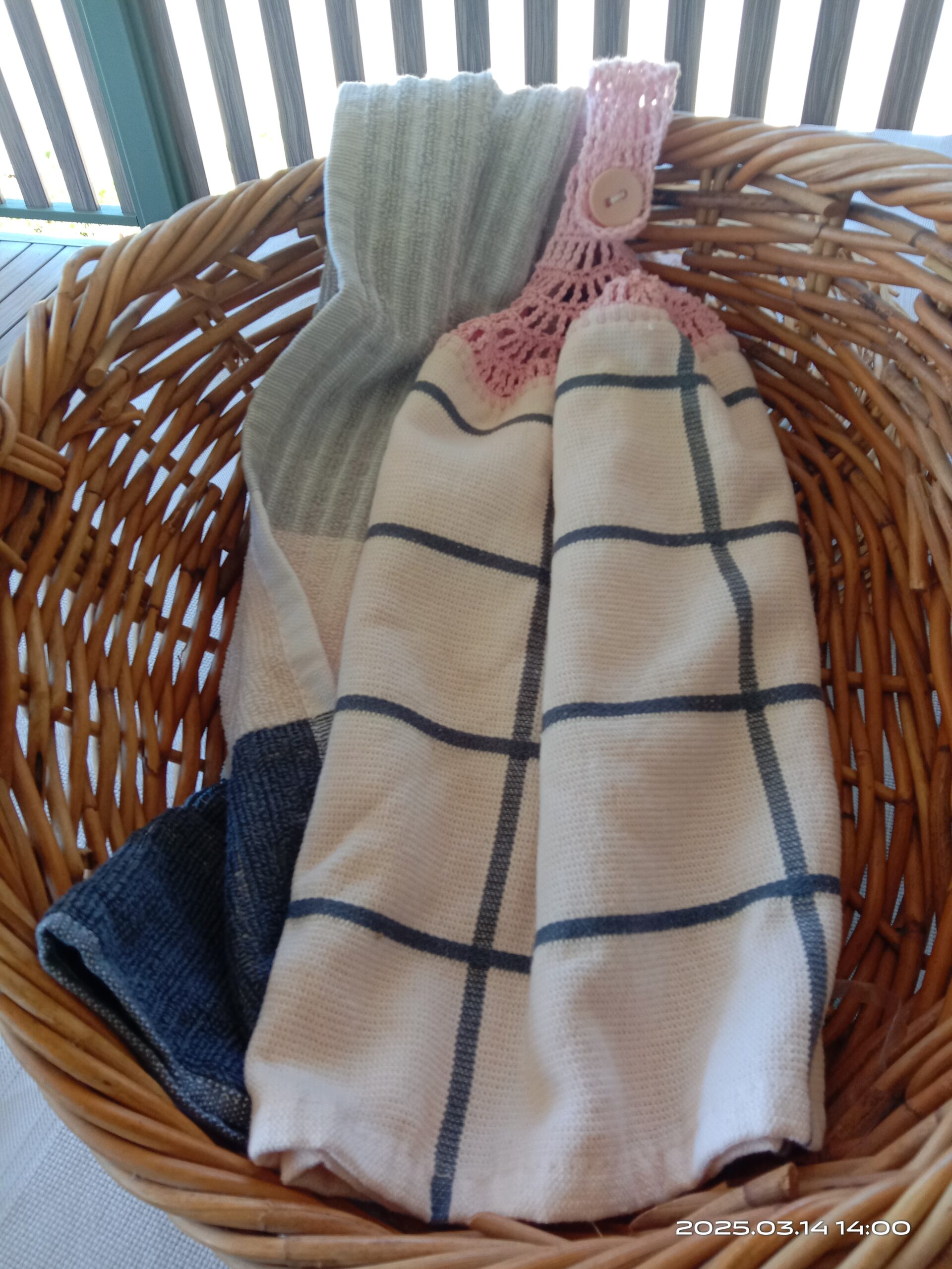 Crochet Top Tea Towel Pink
